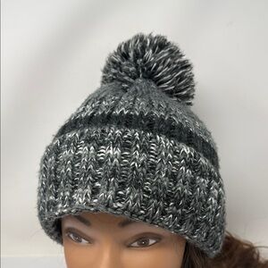 Columbia Fleece Lined Pom Pom Beanie Gray Chunky Knit Winter Hat winter hiking